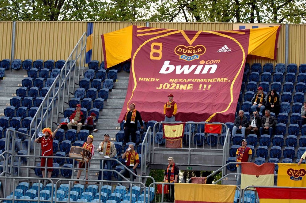 428369-img-sport-fotbal-dukla-praha-fanousci-v0